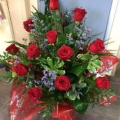 Luxury red dozen roses