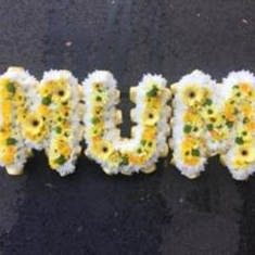 Combination mum tribute yellow
