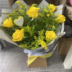 6 yellow roses