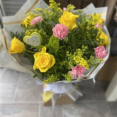 6 yellow roses and pink carnations 
